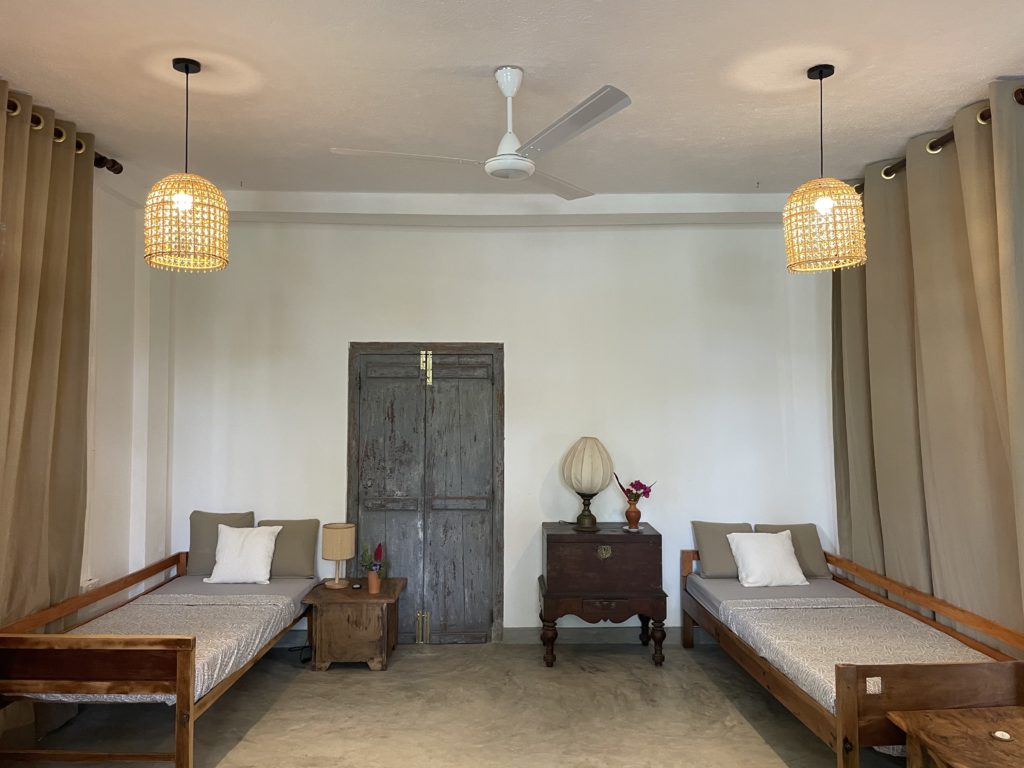 IMG_9840 Lake loft Curtain room 1